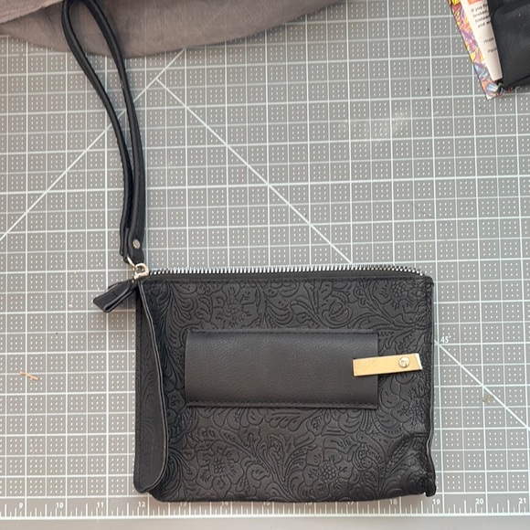 Black Embossed Bag - Picture 4 of 4